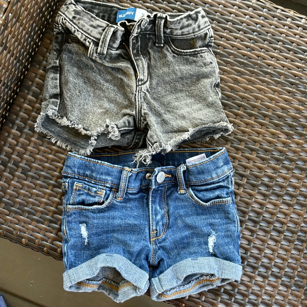 2pairs of Old Navy Jean shorts toddler girl 3T